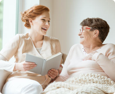 twee vrouwen met boek